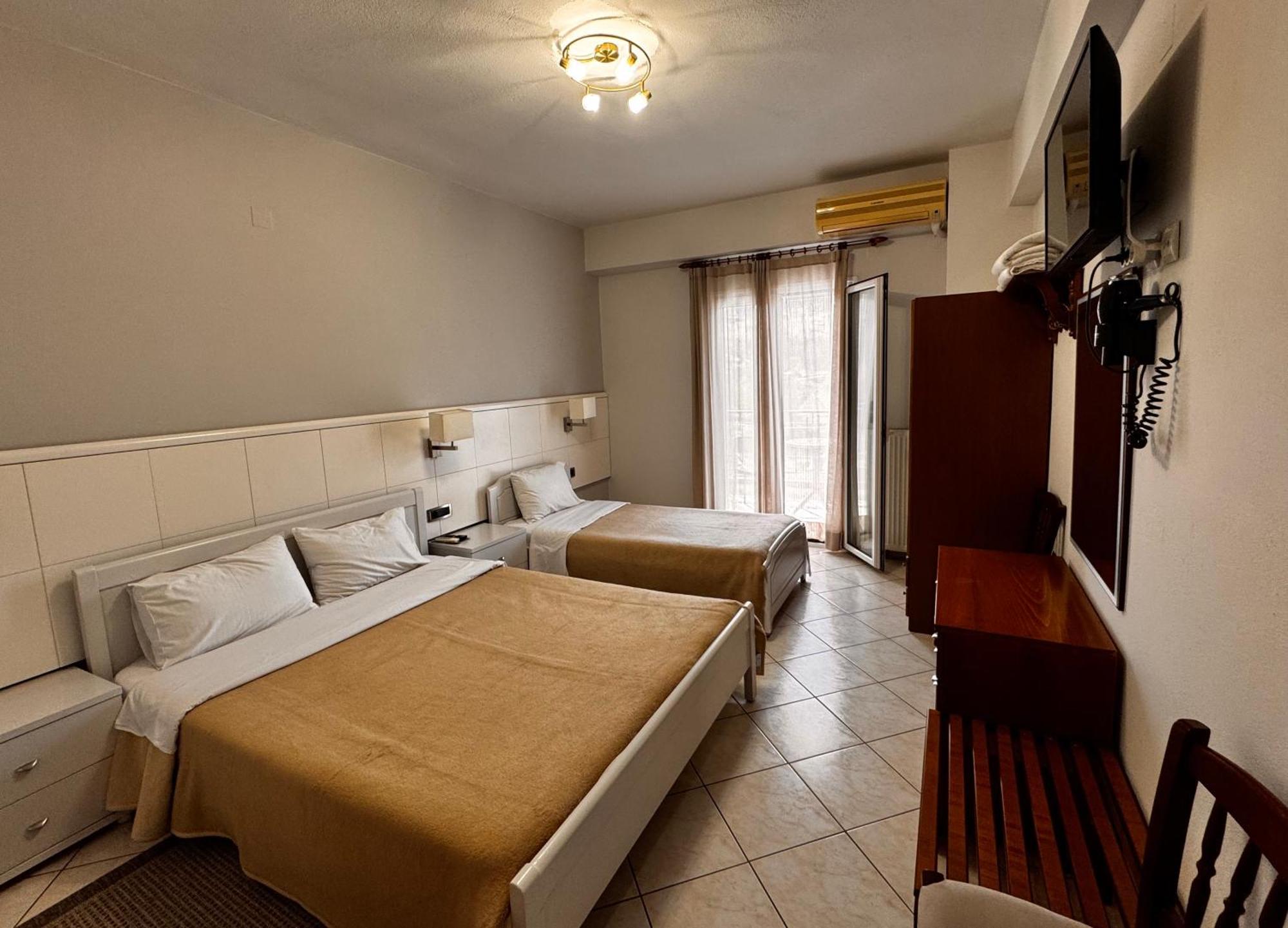 Paradosi Rooms Igoumenitsa Exterior foto